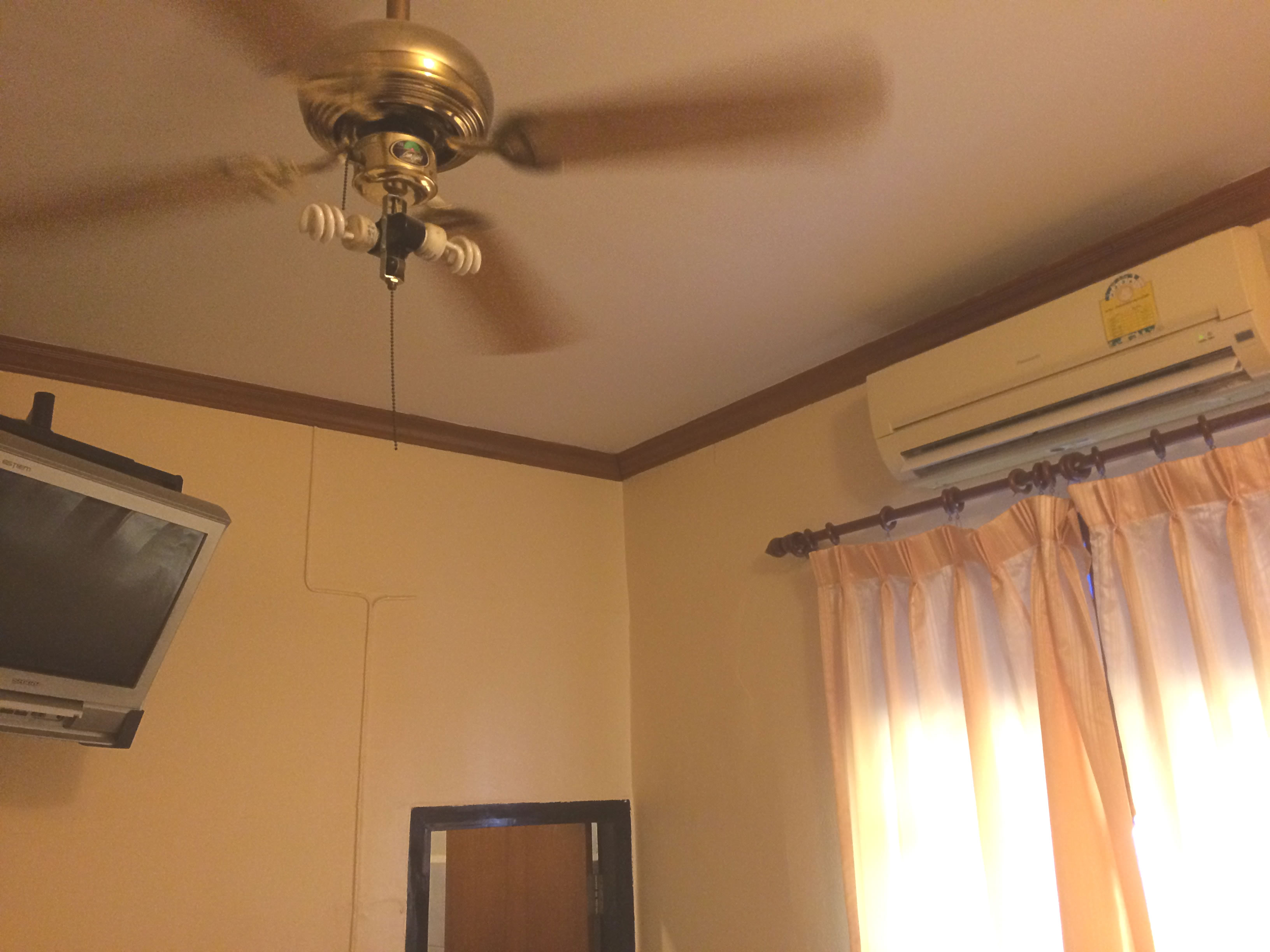 TVとエアコンとファン