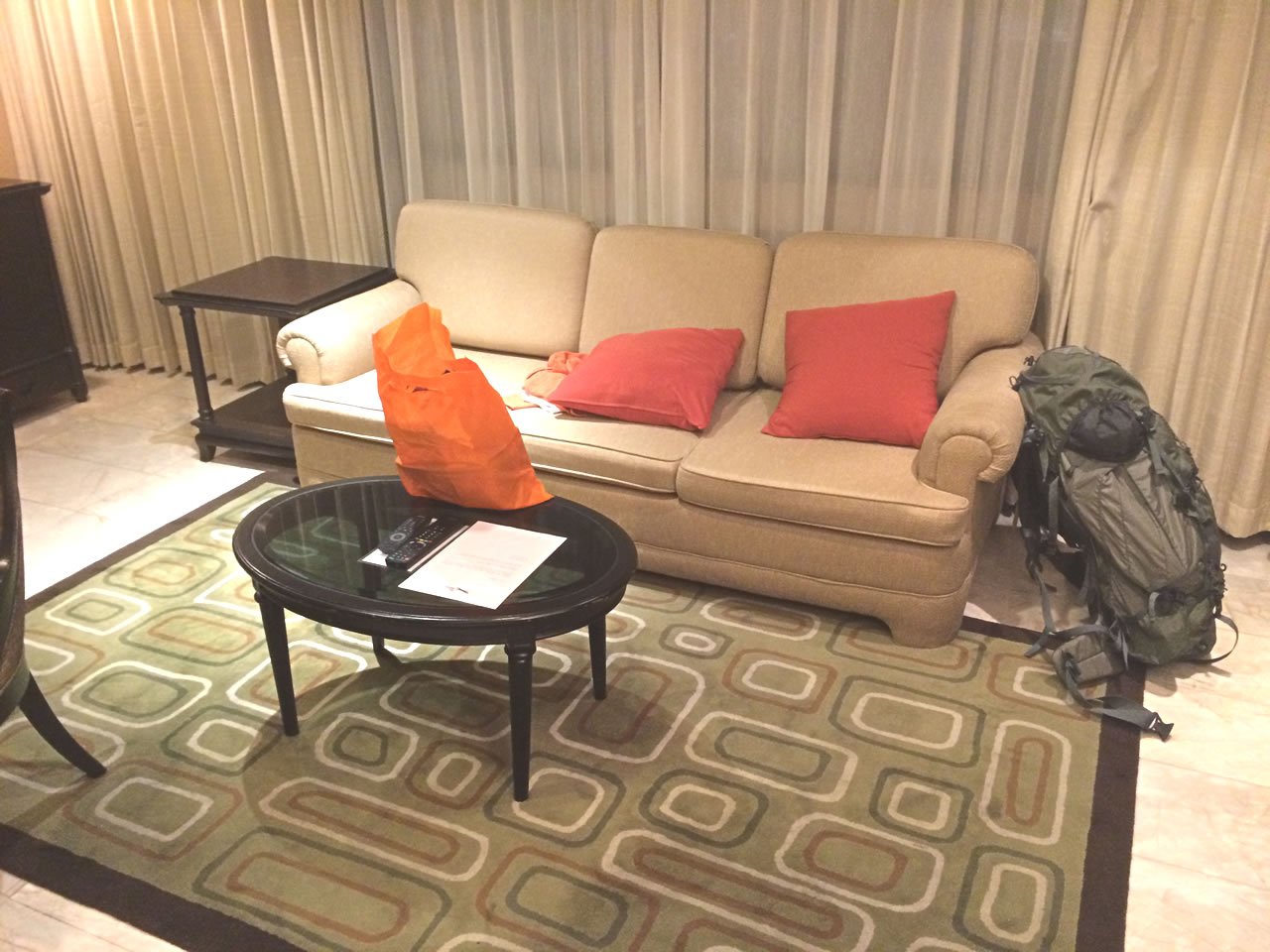 リビング バックパックが似合わないですね