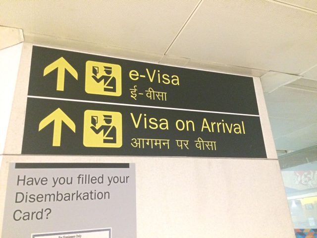 e-visaカウンターの更に奥にアライバルビザカウンターがあります