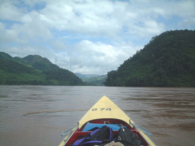 ラオス スピードボート