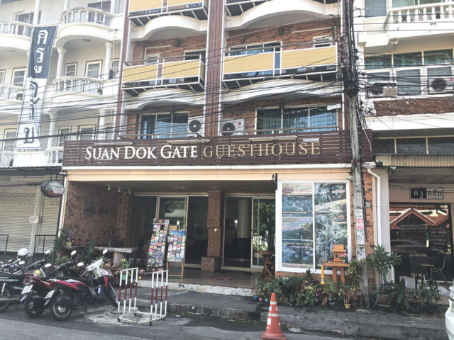 Suan Dok Gate Guesthouse外観