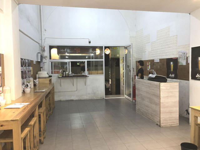 店内の様子-入り口方面