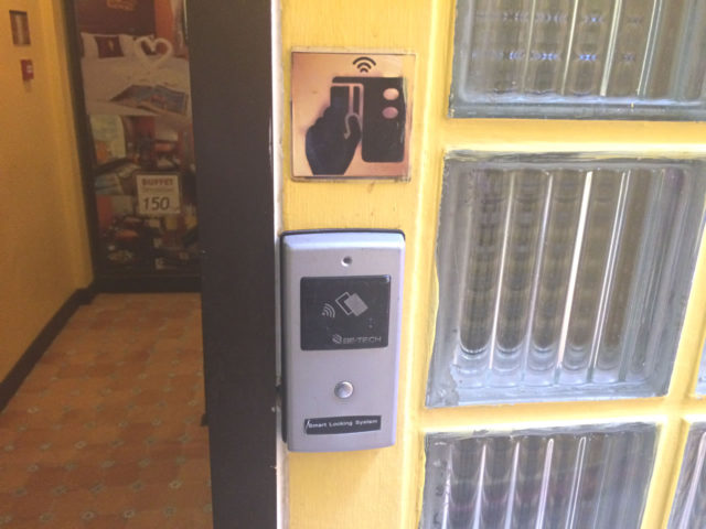 入室にはカードキーが必要