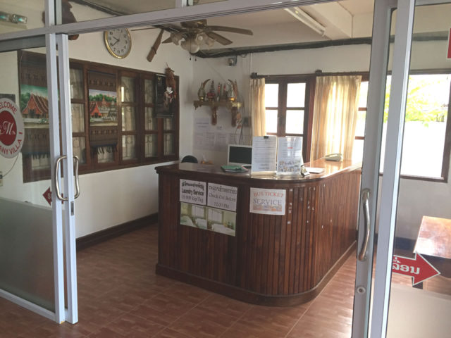 宿フロントでチケット購入