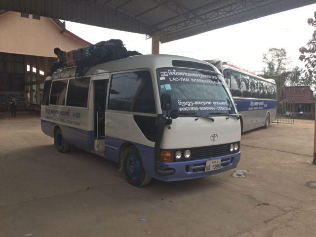 ヴィエンチャン行きバス