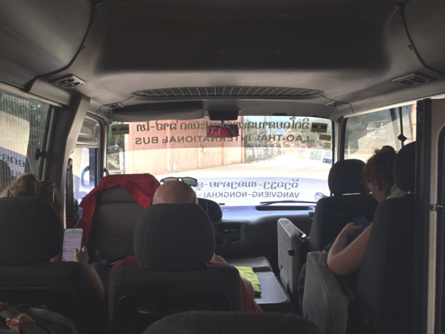 ヴィエンチャン行きバスの中