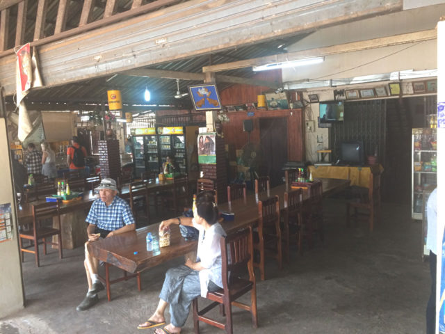 ヴィエンチャン行き途中の休憩所1