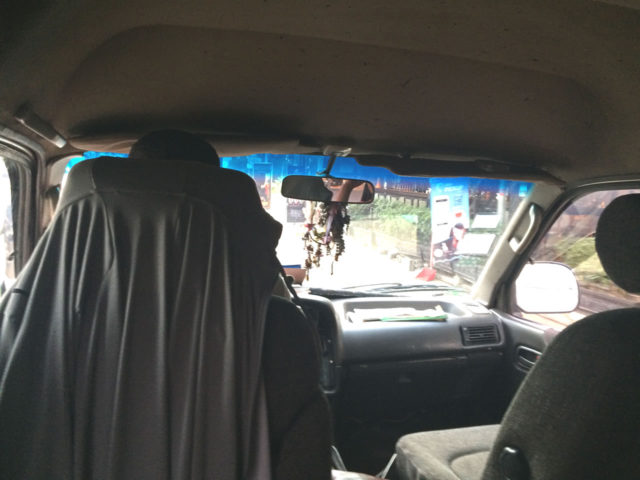 イミグレーションへ向かう