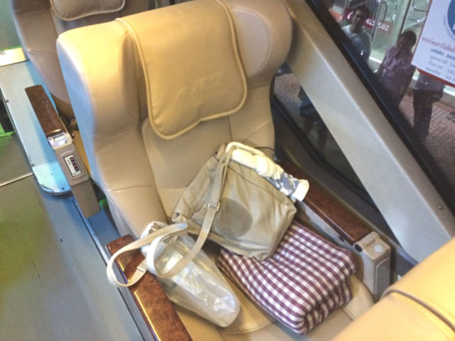 バンコク行きバスの席